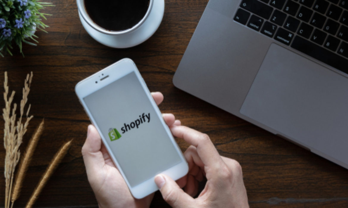 WooCommerce vs Shopify: What is Better and What’s the Difference?